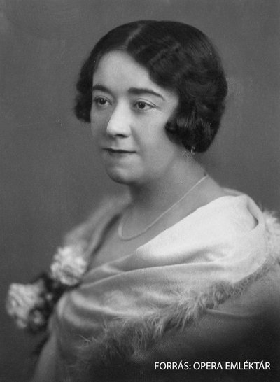 Bársony Dóra