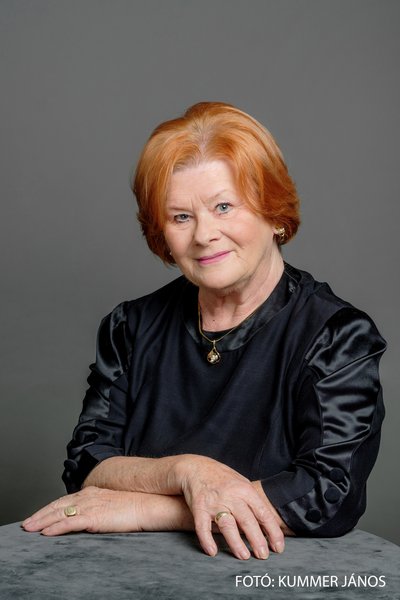 Júlia Pászthy